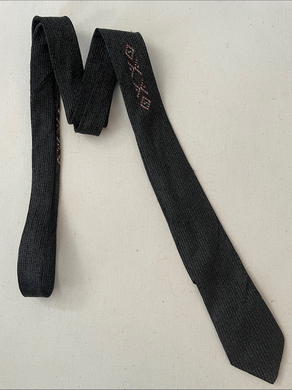 Black & Gray Classic Retro Vintage Slim Skinny Tie w Subtle Red & White Print